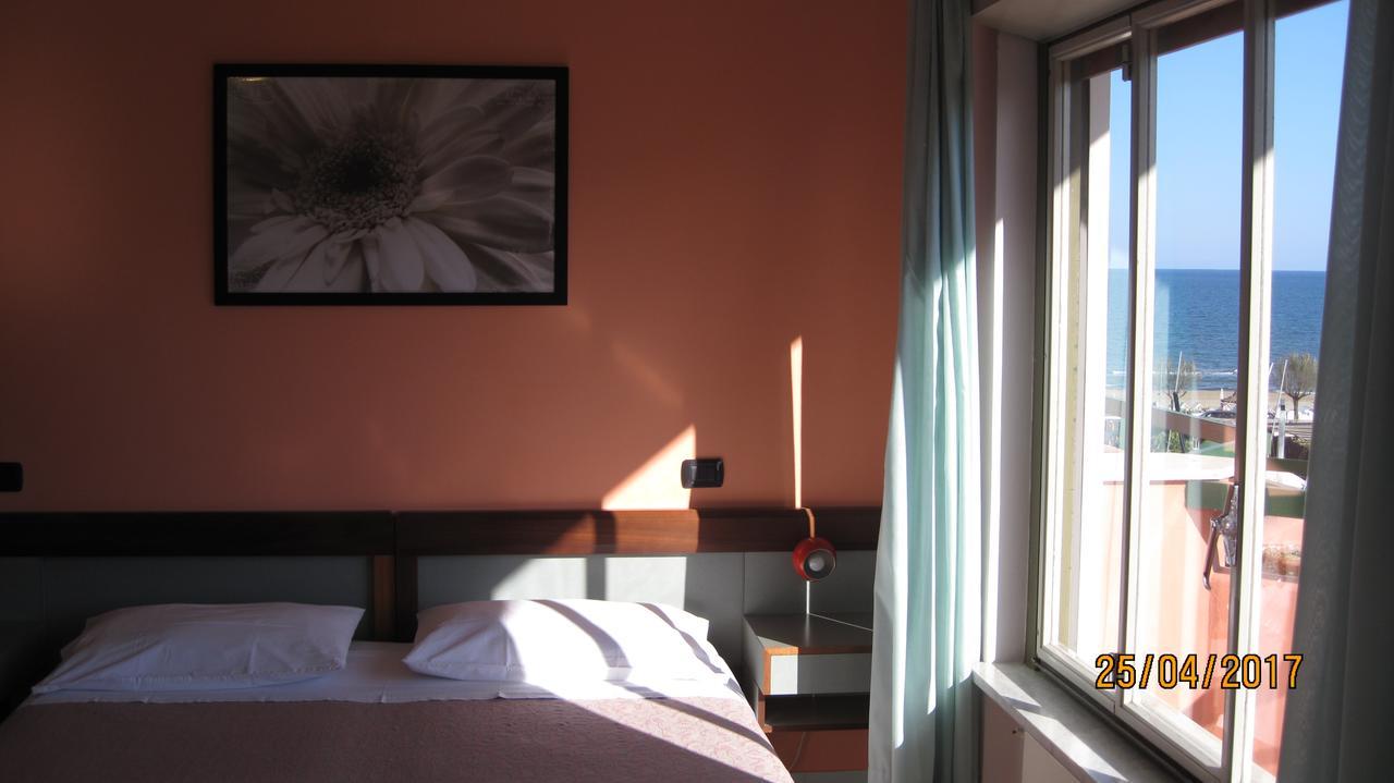 Hotel Le Pleiadi San Felice Circeo Buitenkant foto