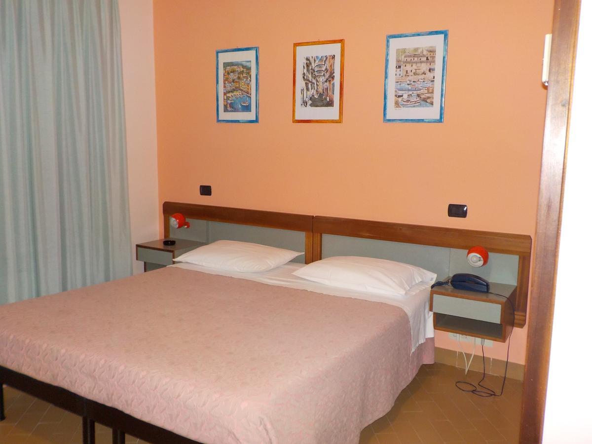 Hotel Le Pleiadi San Felice Circeo Buitenkant foto
